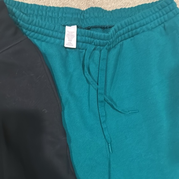 Victoria Secret Large Long - Picture 2 of 3